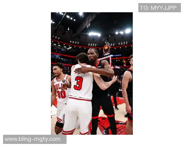 杜兰特赛后积极互动展现优质偶像风范与对手队友球迷亲密交流不舍离场